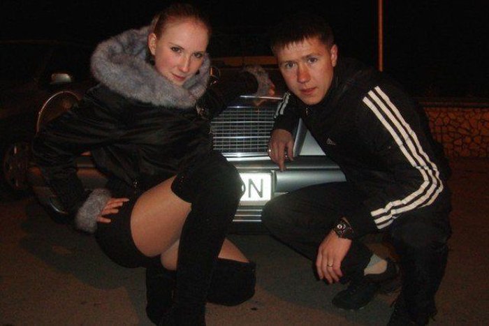 Крутые пацанчики и их девчонки.