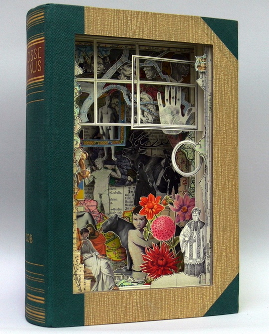 Настоящее произведения искусства из книг.