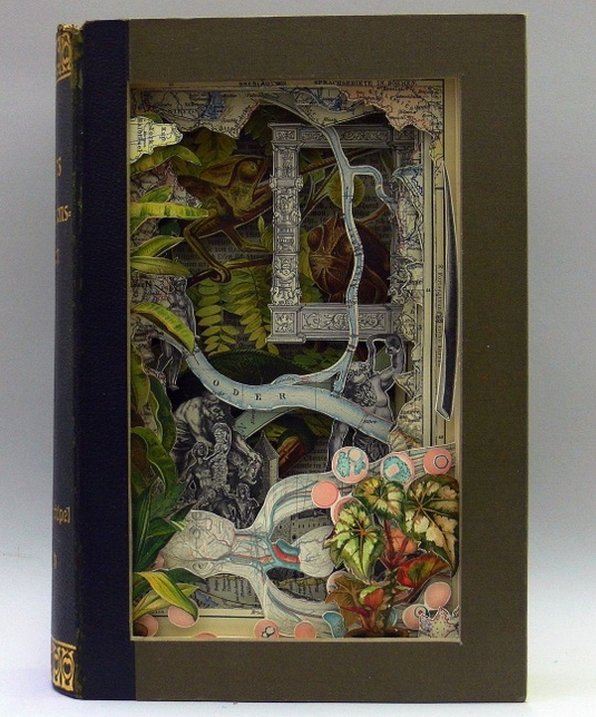 Настоящее произведения искусства из книг.
