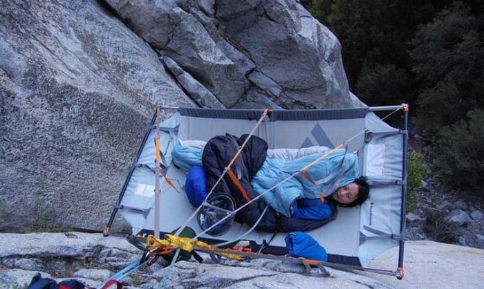Как спят альпинисты, страшные фото.