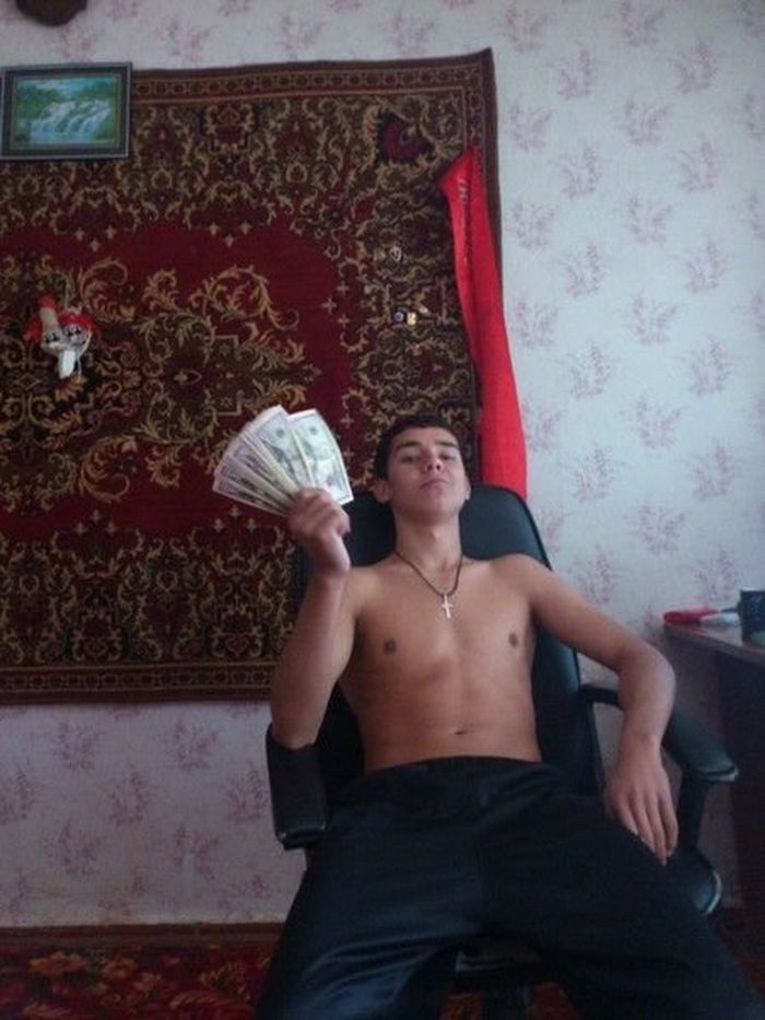 Прикольные девушки и парни с деньгами из соц сетей.