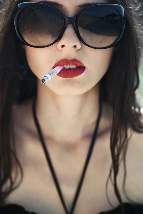 Красивые девушки с сигаретами