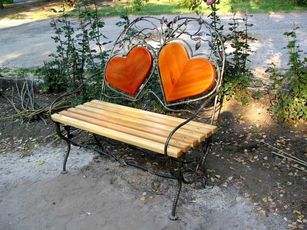 Интересные, креативные деревянные скамейки.