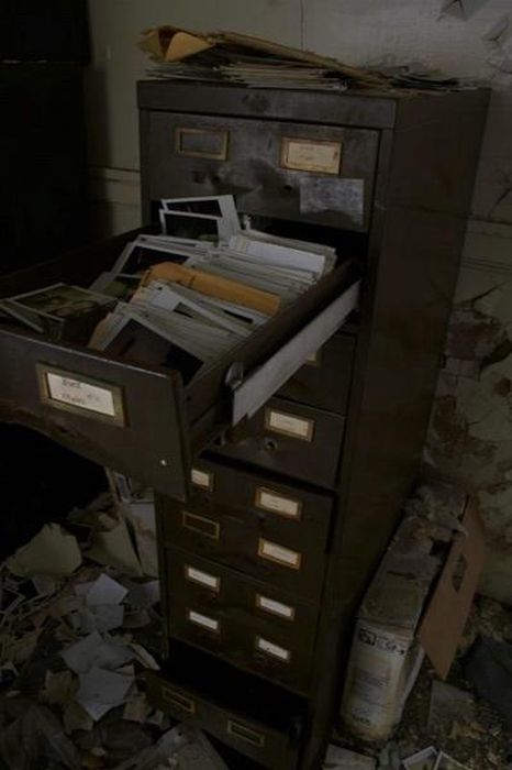 Фото заброшенного полицейского участка в Америке.