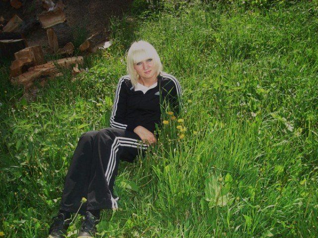 Крутые пацанчики и их девчонки.