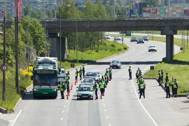 В трубку дуют все!