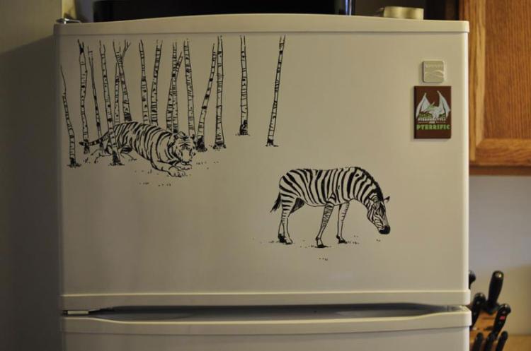 Прикольные рисунки на холодильнике.