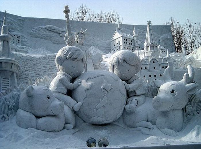 Потрясающие скульптуры из снега.