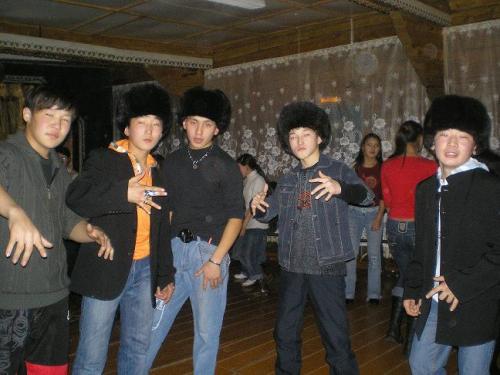 Гопота и фото пацанчиков с района.