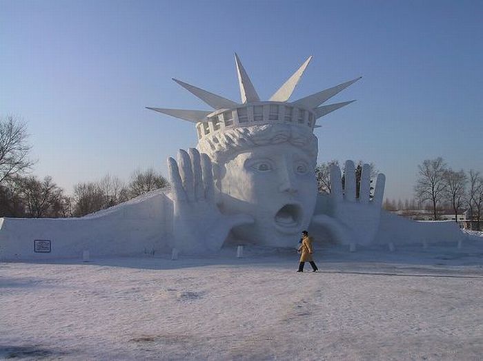 Потрясающие скульптуры из снега.