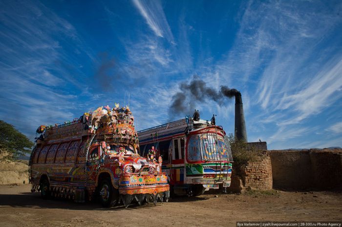 Фото автобусов в Пакистане.