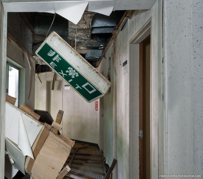 Заброшенный мотель в Японии.