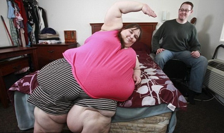 Самая толстая женщина в мире с мужем.