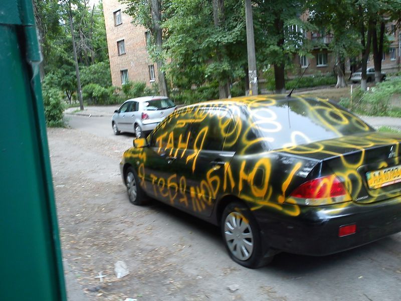 Наша Таня громко плачет