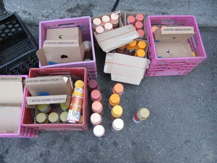 Из обычной стены сделали произведение искусства.