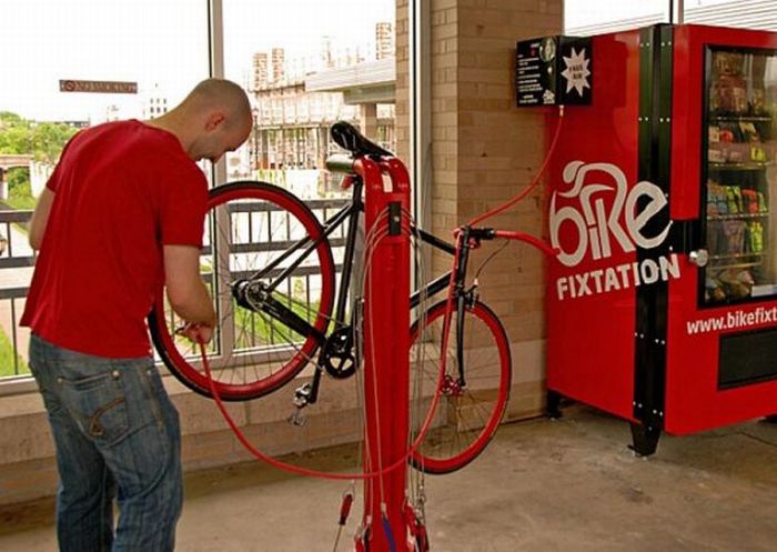 Экспресс-станция Bike Fixtation для самостоятельной починки велосипедов.