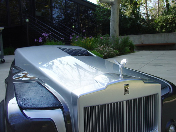 Открытый Rolls-Royce Apparition