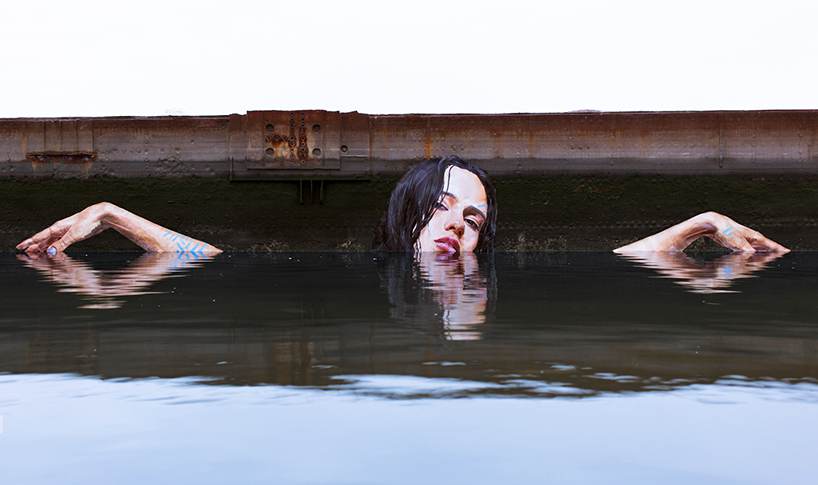 Уличные рисунки, девушки в воде