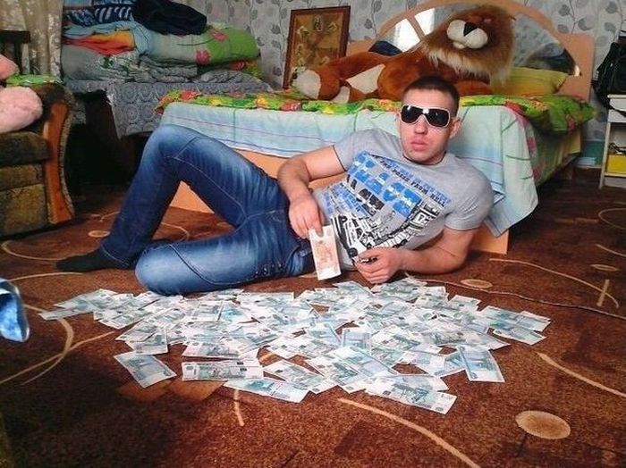 Прикольные девушки и парни с деньгами из соц сетей.
