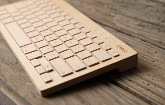 Клавиатура из цельного куска дерева ореха