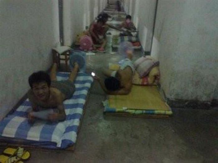 Жара в китайском общежитии.