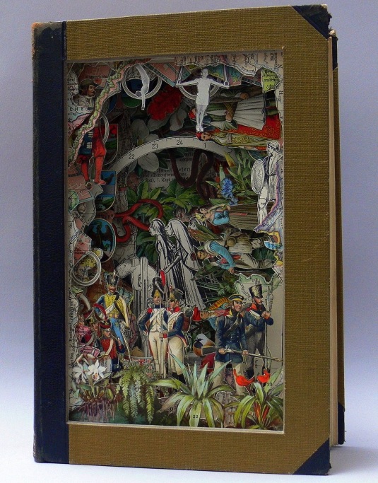 Настоящее произведения искусства из книг.