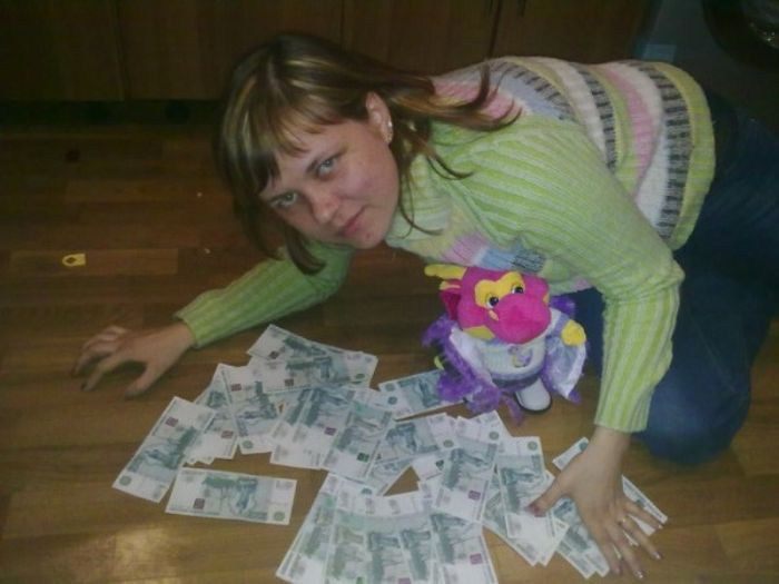 Прикольные девушки и парни с деньгами из соц сетей.