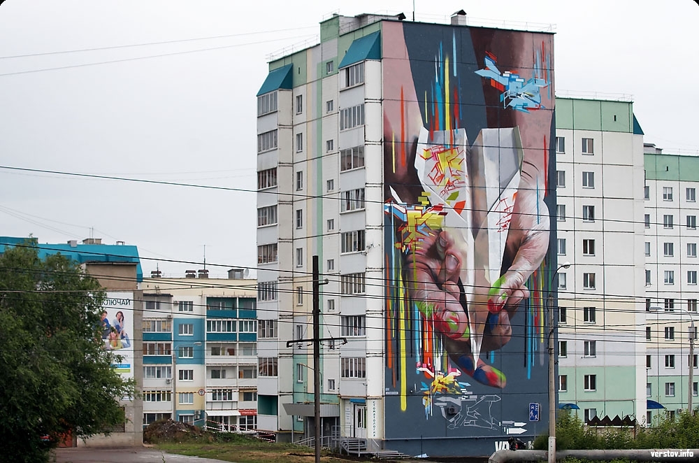 Фотографии рисунков на домах города
