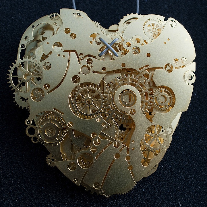 Механическое сердце из бумаги.