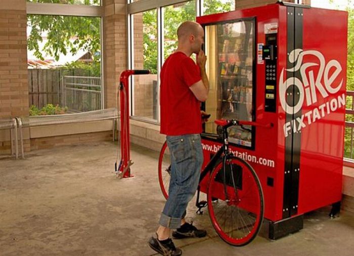 Экспресс-станция Bike Fixtation для самостоятельной починки велосипедов.