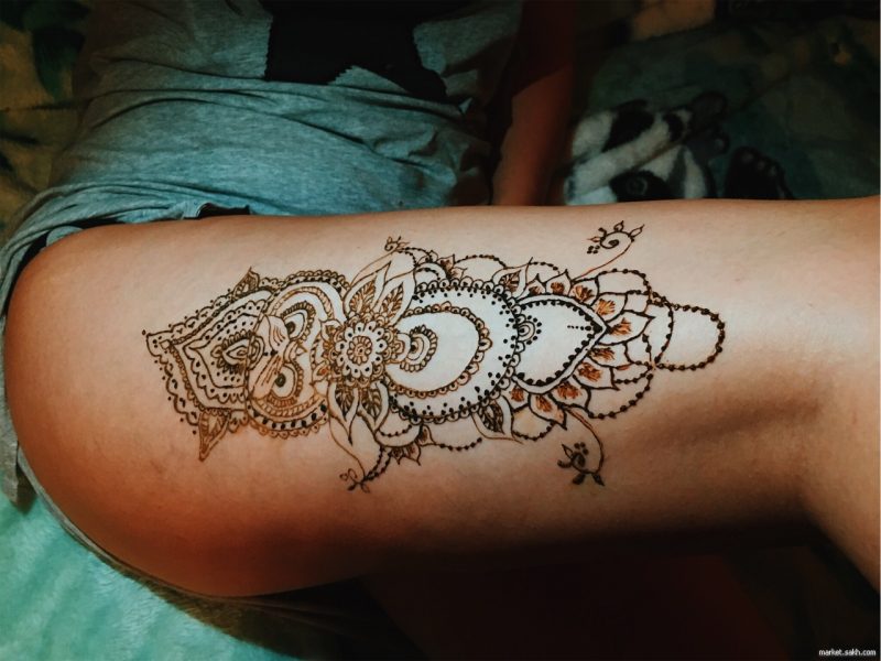 Рисунки на теле хной