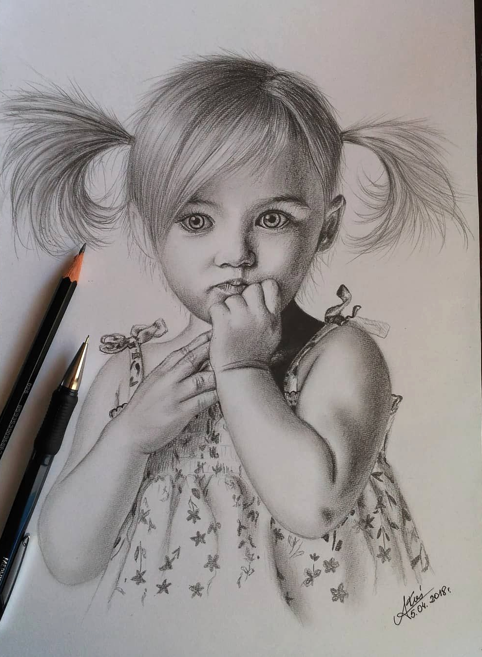 Рисунки самой красивой девочки. Карандаш картина для детей. Портрет малыша карандашом. Девочка карандашом. Профессиональные рисунки.