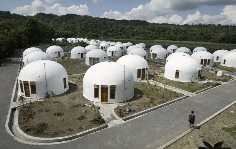 Деревня купольных домов в Японии