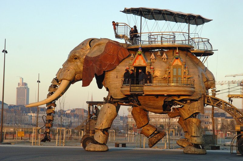 Механический слон в Нанте