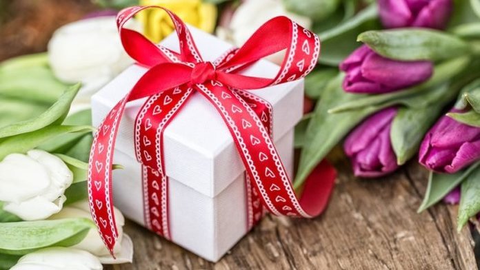 Подарок и цветы
