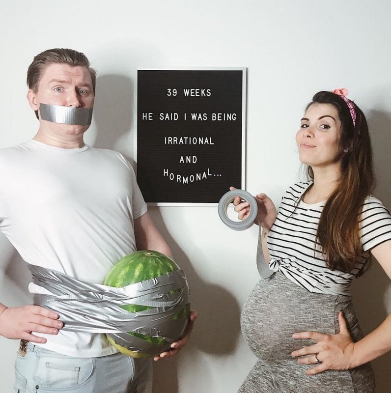Забавное фото беременной с мужем